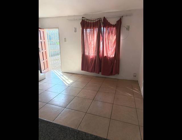 2 BEDROOM PROPERTY TO RENT IN NEWLANDS WEST